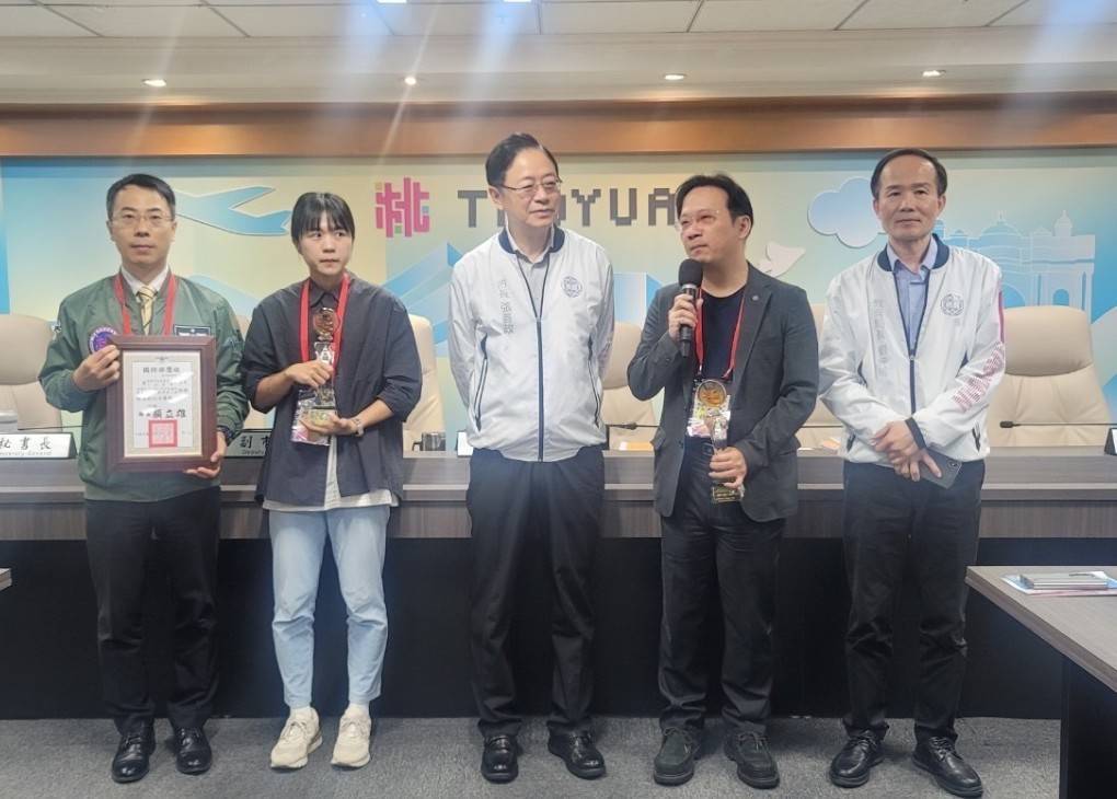 全民國防教育（團體，個人）貢獻獎市政會議表揚，市長請校長發表得獎心得